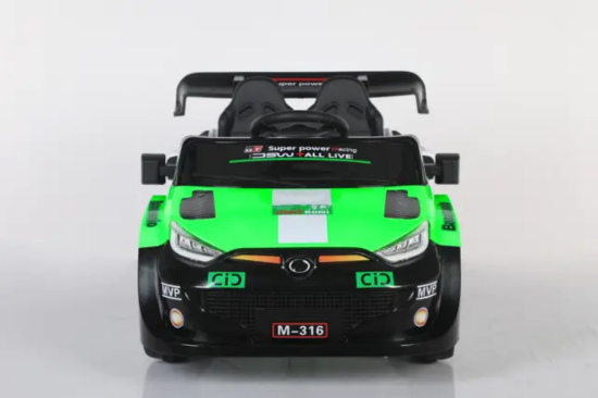 صورة سيارة أطفال رياضية